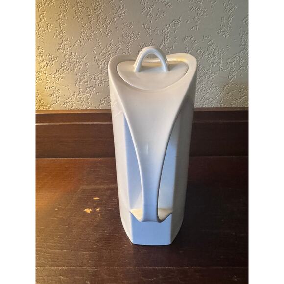Villeroy & Boch Alba White Vitro-Porcelain Pitcher with Lid - Picture 2 of 8